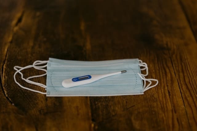 多中心性キャッスルマン病の原因は何ですか?